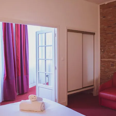 מלון Le Clocher De Rodez Centre Gare 3*