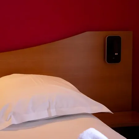 מלון Le Clocher De Rodez Centre Gare 3*