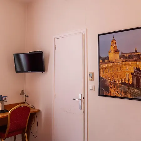 Le Clocher De Rodez Centre Gare Tuluza