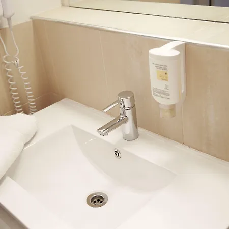 Hotel Le Clocher De Rodez Centre Gare 3*