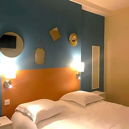 ホテル Le Clocher De Rodez Centre Gare 3*