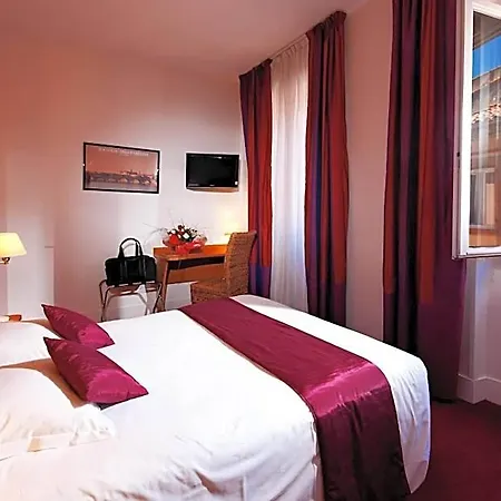 ホテル Le Clocher De Rodez Centre Gare 3*