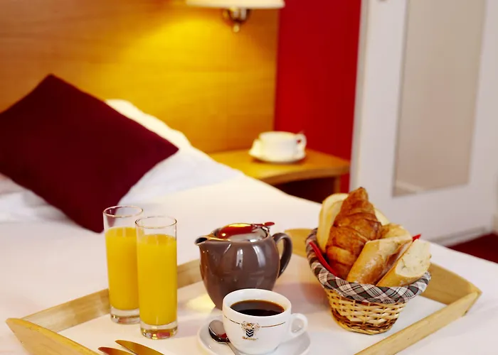 ホテル Le Clocher De Rodez Centre Gare 3*