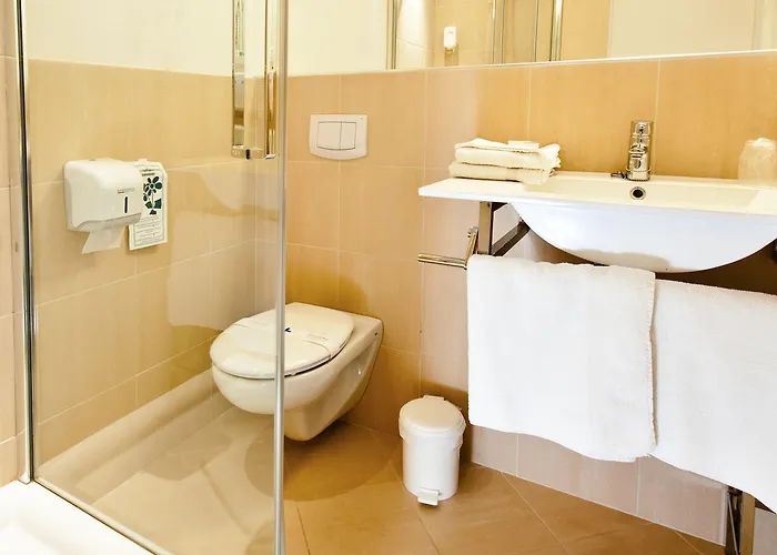 Hotel Le Clocher De Rodez Centre Gare 3*