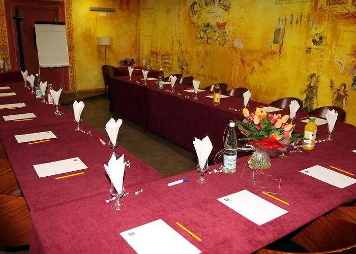 ホテル Le Clocher De Rodez Centre Gare 3*