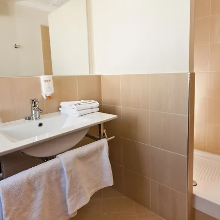 Hotel Le Clocher De Rodez Centre Gare 3*